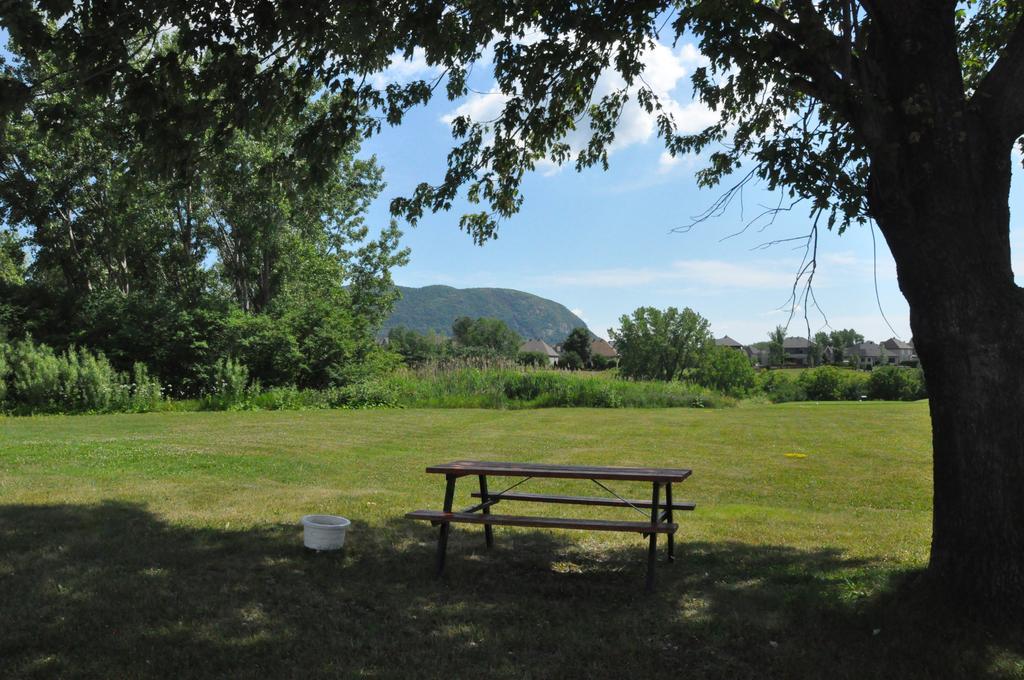 Motel Le Transit Mont-Saint-Hilaire Dış mekan fotoğraf